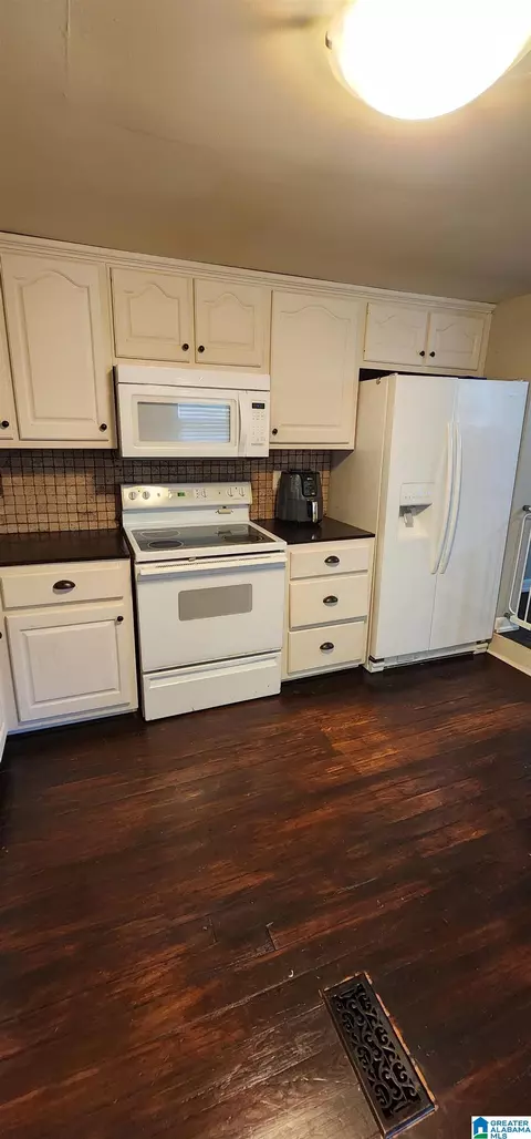 209 E 5th Ave, Oneonta, AL 35121 photo 6