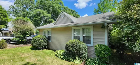 209 E 5th Ave, Oneonta, AL 35121 photo 1