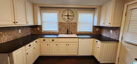 209 E 5th Ave, Oneonta, AL 35121 photo 4