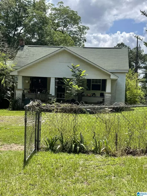 2003 Yellowleaf Rd, Clanton, AL 35045 photo 1