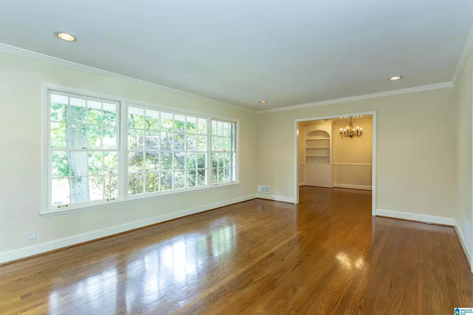 Living - 1013 Vista Cir, Vestavia Hills, AL 35216 photo 5 of 6