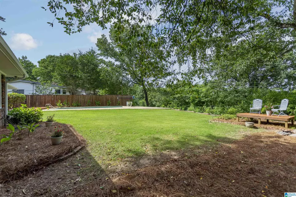 Exterior - 1013 Vista Cir, Vestavia Hills, AL 35216 photo 5 of 16