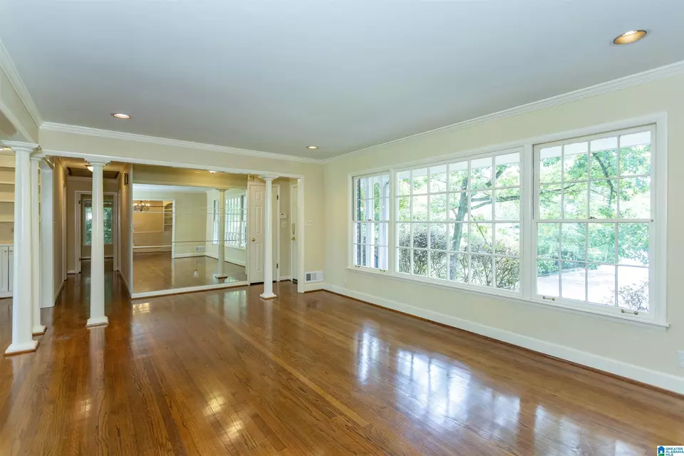 Living - 1013 Vista Cir, Vestavia Hills, AL 35216 photo 1 of 6