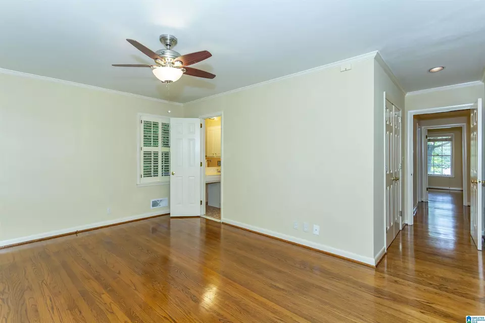 Bedroom - 1013 Vista Cir, Vestavia Hills, AL 35216 photo 5 of 7