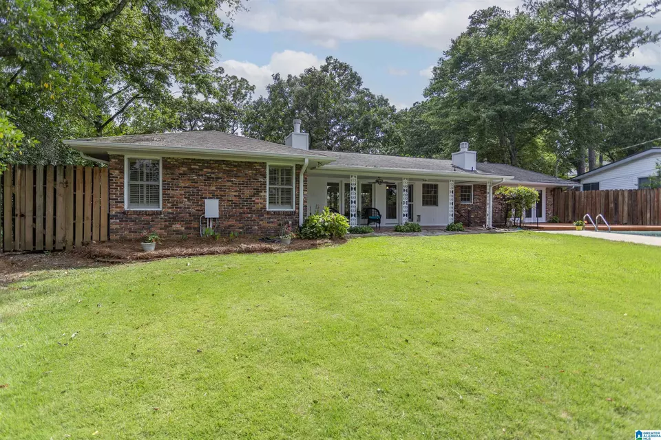 Exterior - 1013 Vista Cir, Vestavia Hills, AL 35216 photo 8 of 16