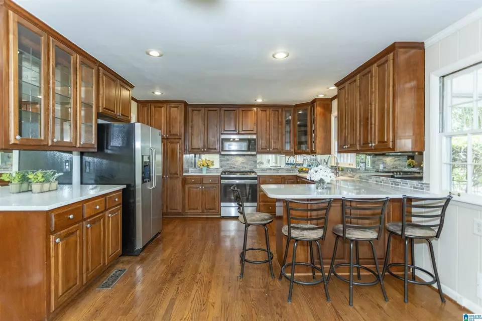 Kitchen - 1013 Vista Cir, Vestavia Hills, AL 35216 photo 6 of 6