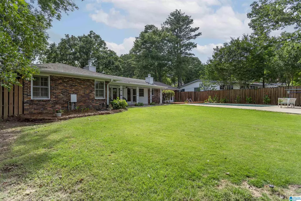Exterior - 1013 Vista Cir, Vestavia Hills, AL 35216 photo 7 of 16