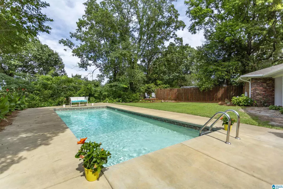 Exterior - 1013 Vista Cir, Vestavia Hills, AL 35216 photo 14 of 16
