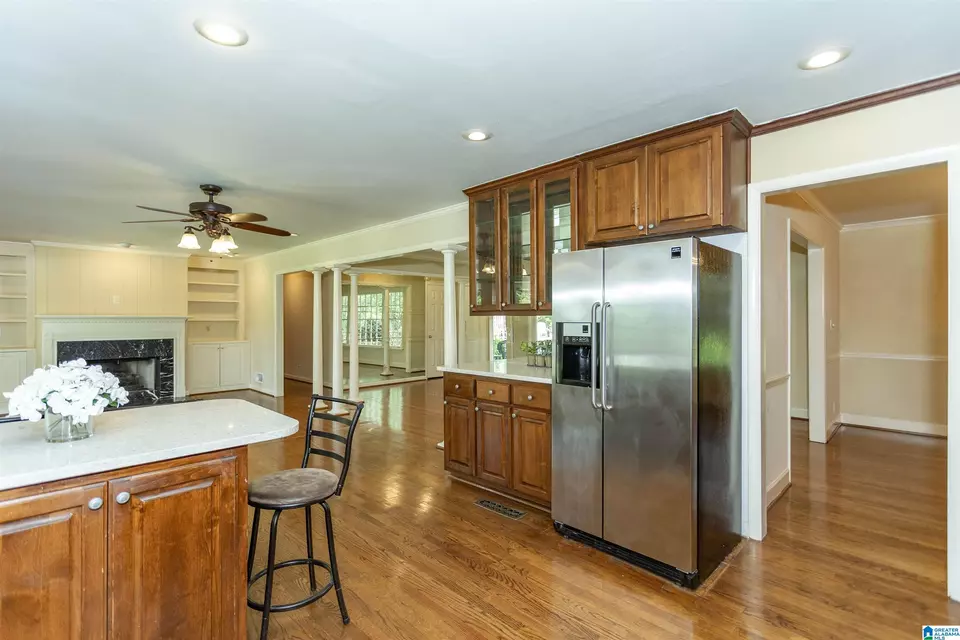 Kitchen - 1013 Vista Cir, Vestavia Hills, AL 35216 photo 3 of 6