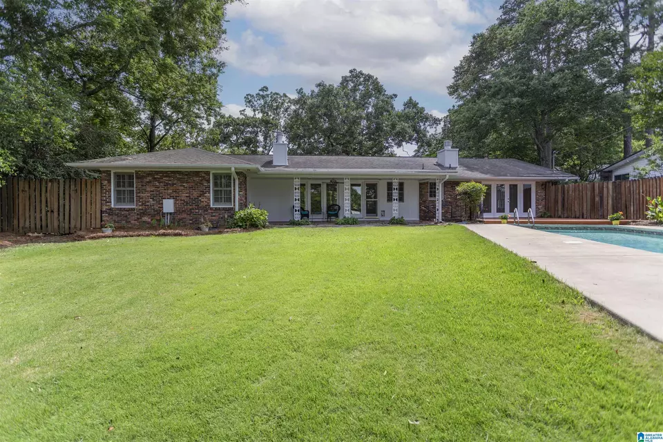 Exterior - 1013 Vista Cir, Vestavia Hills, AL 35216 photo 9 of 16