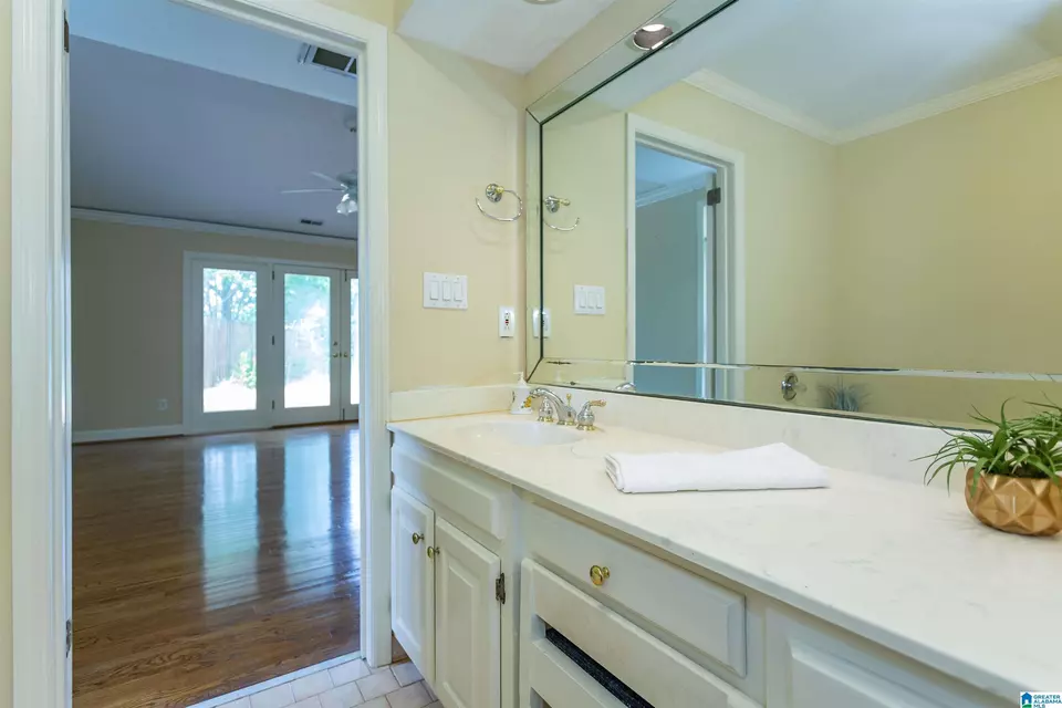 Bath - 1013 Vista Cir, Vestavia Hills, AL 35216 photo 1 of 11