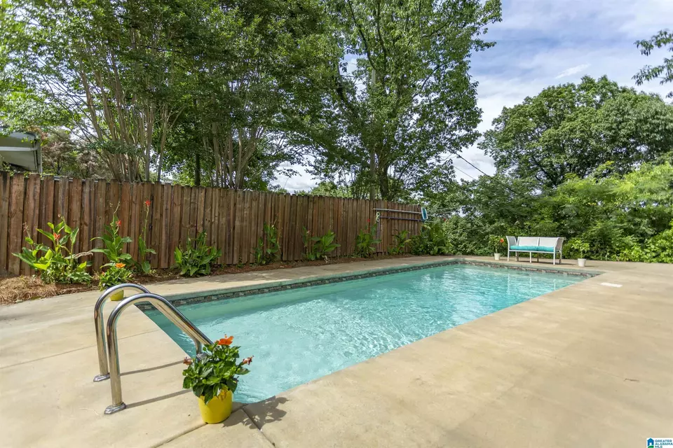 Exterior - 1013 Vista Cir, Vestavia Hills, AL 35216 photo 15 of 16