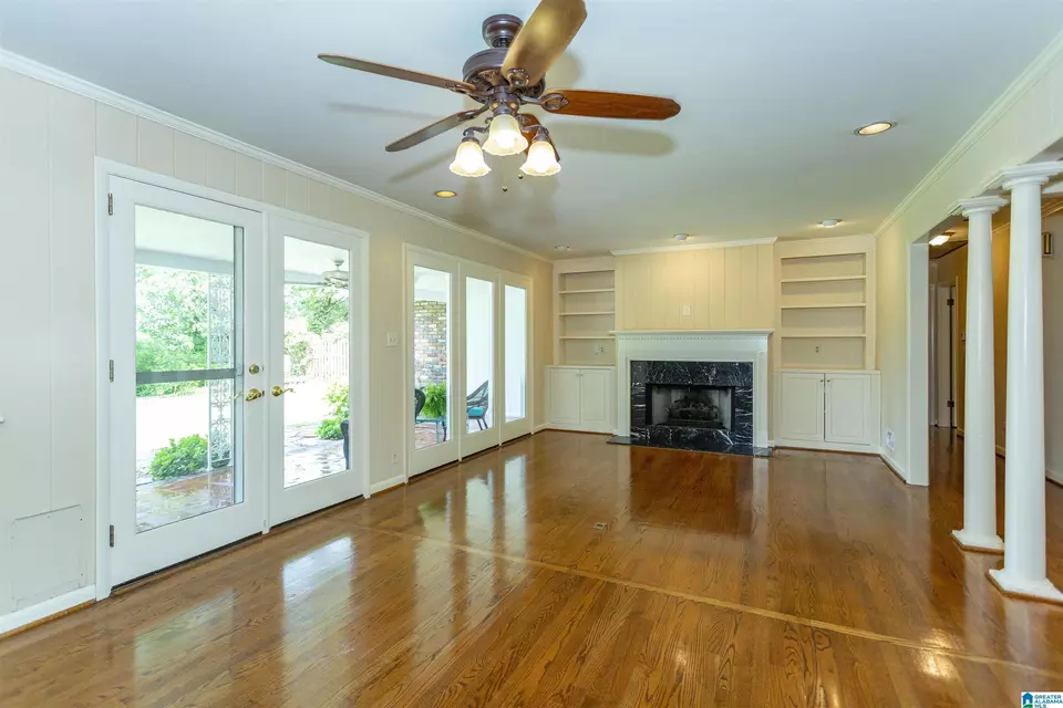 Living - 1013 Vista Cir, Vestavia Hills, AL 35216 photo 3 of 6