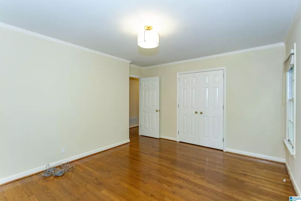 Bedroom - 1013 Vista Cir, Vestavia Hills, AL 35216 photo 7 of 7
