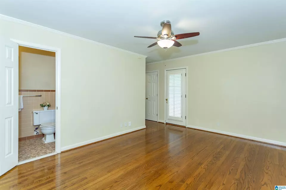 Bedroom - 1013 Vista Cir, Vestavia Hills, AL 35216 photo 1 of 7