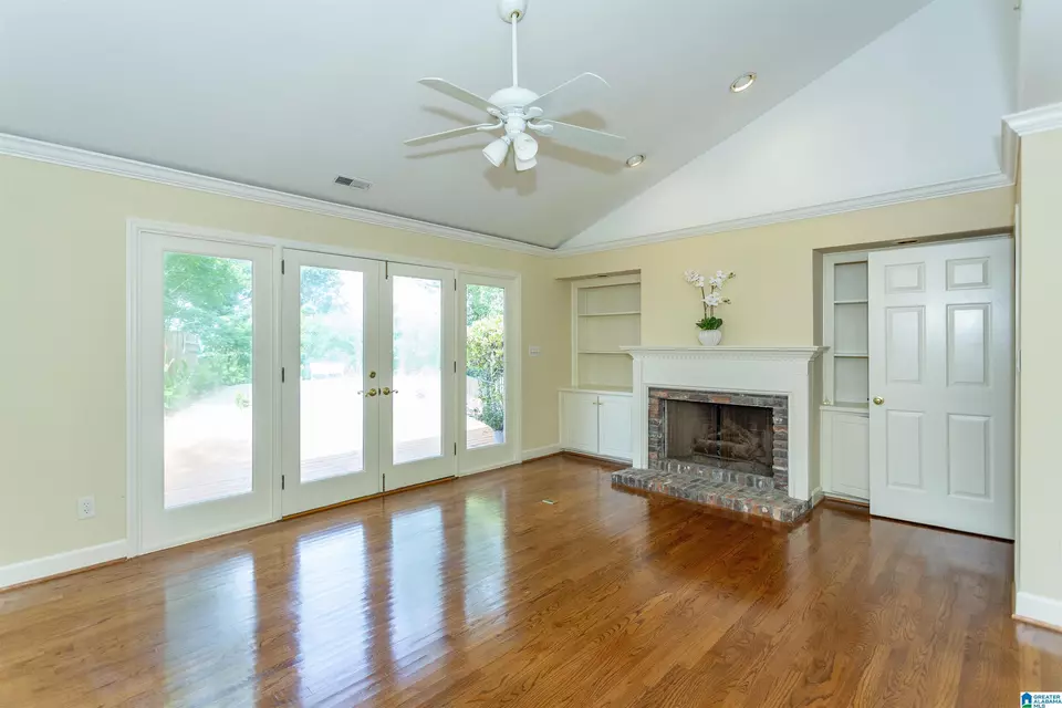 Living - 1013 Vista Cir, Vestavia Hills, AL 35216 photo 6 of 6