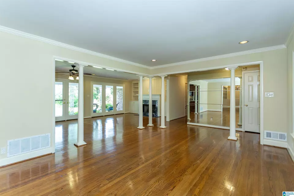 Living - 1013 Vista Cir, Vestavia Hills, AL 35216 photo 2 of 6