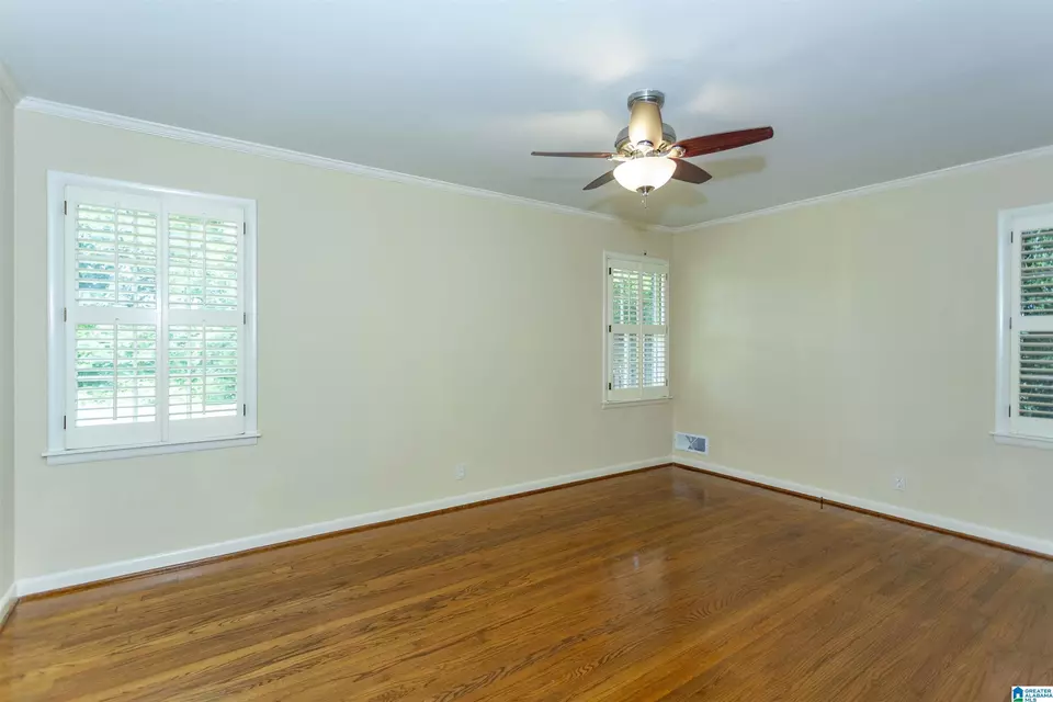 Bedroom - 1013 Vista Cir, Vestavia Hills, AL 35216 photo 4 of 7