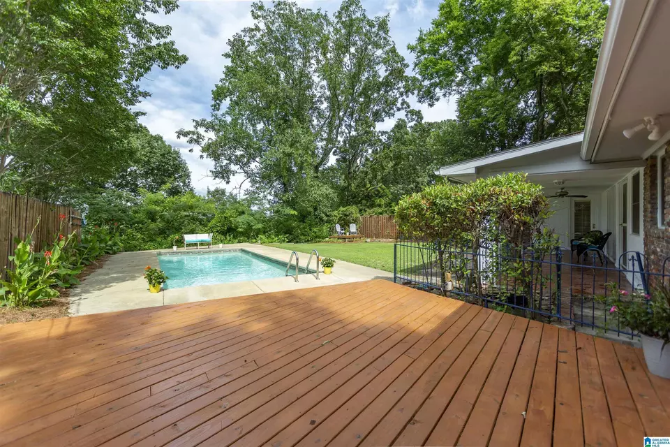 Exterior - 1013 Vista Cir, Vestavia Hills, AL 35216 photo 12 of 16