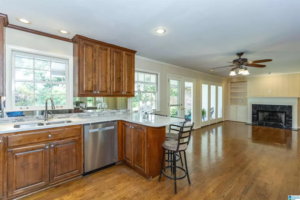 Kitchen - 1013 Vista Cir, Vestavia Hills, AL 35216 photo 1 of 6