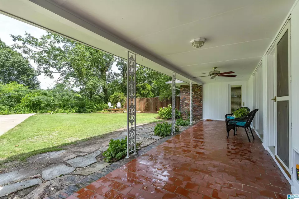 Exterior - 1013 Vista Cir, Vestavia Hills, AL 35216 photo 6 of 16