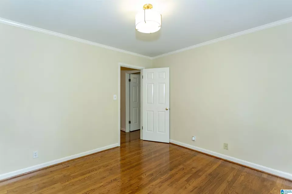 Bedroom - 1013 Vista Cir, Vestavia Hills, AL 35216 photo 6 of 7