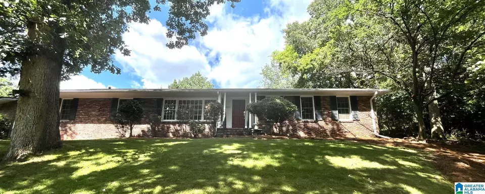 Exterior - 1013 Vista Cir, Vestavia Hills, AL 35216 photo 1 of 16