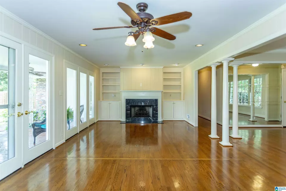 Living - 1013 Vista Cir, Vestavia Hills, AL 35216 photo 4 of 6
