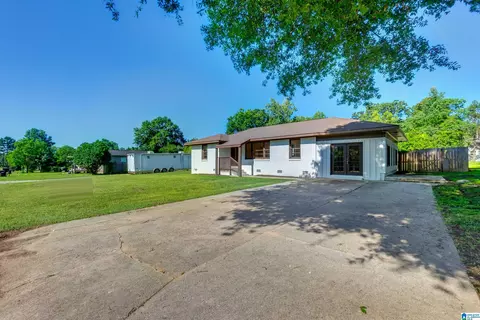 204 Augusta St, Clanton, AL 35045 photo 3