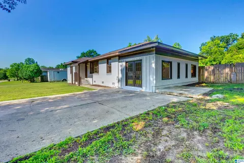 204 Augusta St, Clanton, AL 35045 photo 4