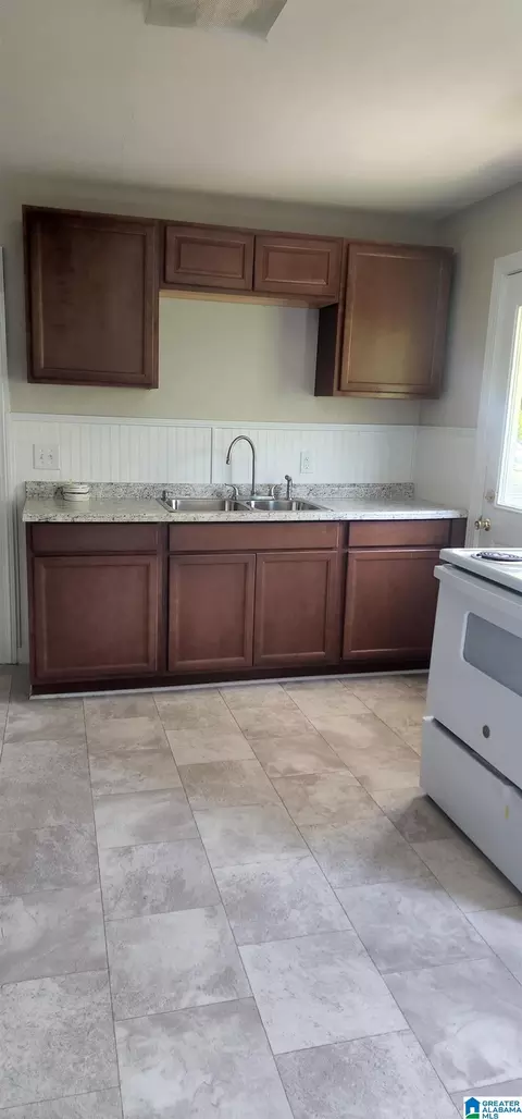 406 2nd St, Warrior, AL 35180 photo 3