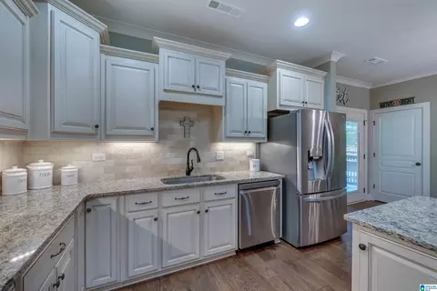 Kitchen - 1038 Temple Rd, Clanton, AL 35045 photo 3 of 4