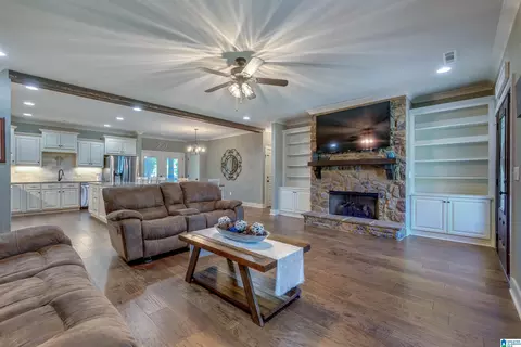 Living - 1038 Temple Rd, Clanton, AL 35045 photo 3 of 4