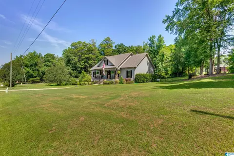 Exterior - 1038 Temple Rd, Clanton, AL 35045 photo 3 of 15