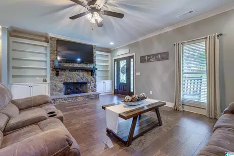 Living - 1038 Temple Rd, Clanton, AL 35045 photo 2 of 4