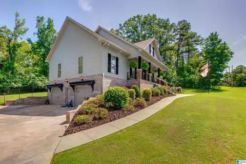 Exterior - 1038 Temple Rd, Clanton, AL 35045 photo 2 of 15
