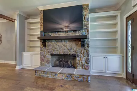 Living - 1038 Temple Rd, Clanton, AL 35045 photo 4 of 4