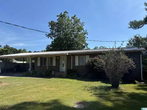 203 Edgewood St, Clanton, AL 35045 photo 1