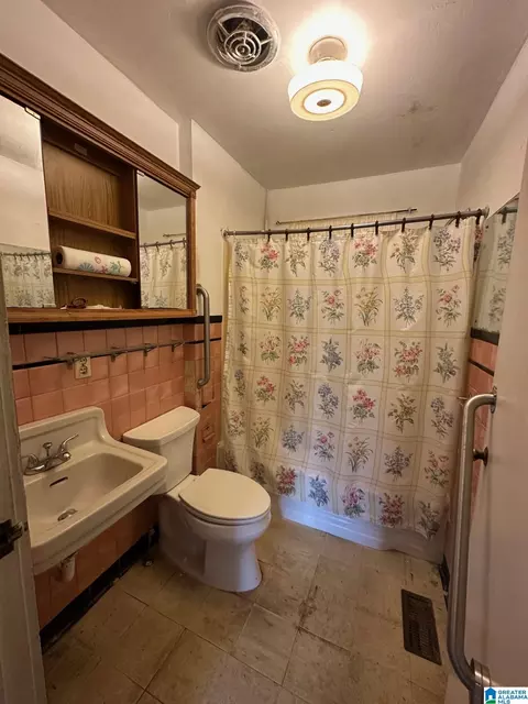 424 E Forest Dr, Birmingham, AL 35235 photo 9