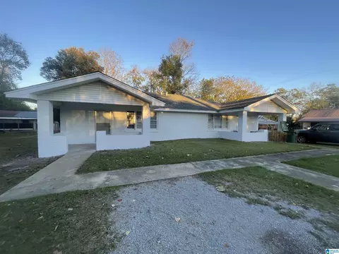 206 1st St, Clanton, AL 35045 photo 3