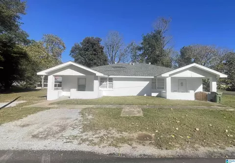 206 1st St, Clanton, AL 35045 photo 1