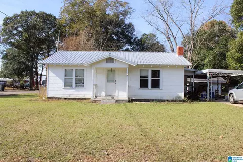 106 S First St, Geneva, AL 36340 photo 1