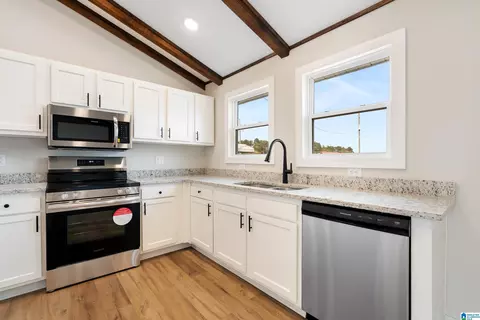 Kitchen - 283 Coves Point Dr, Riverside, AL 35135 photo 2 of 3
