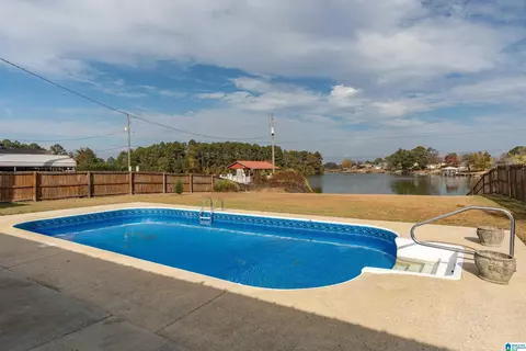 Exterior - 283 Coves Point Dr, Riverside, AL 35135 photo 3 of 5