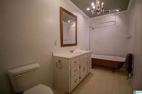 Bath - 428 E 6th St, Anniston, AL 36207 photo 2 of 7