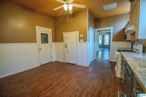 Entry Way - 428 E 6th St, Anniston, AL 36207 photo 4 of 9