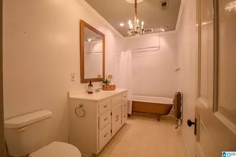 Bath - 428 E 6th St, Anniston, AL 36207 photo 5 of 7