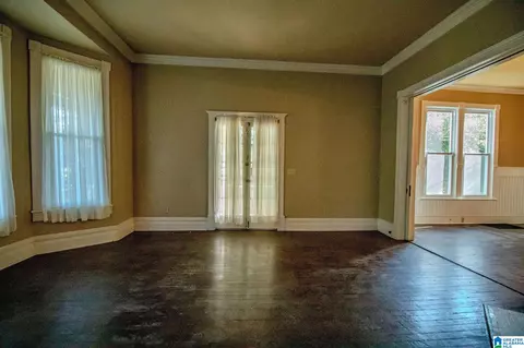 Living - 428 E 6th St, Anniston, AL 36207 photo 3 of 10