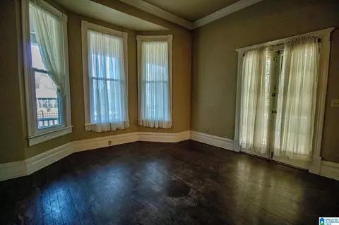 Living - 428 E 6th St, Anniston, AL 36207 photo 4 of 10
