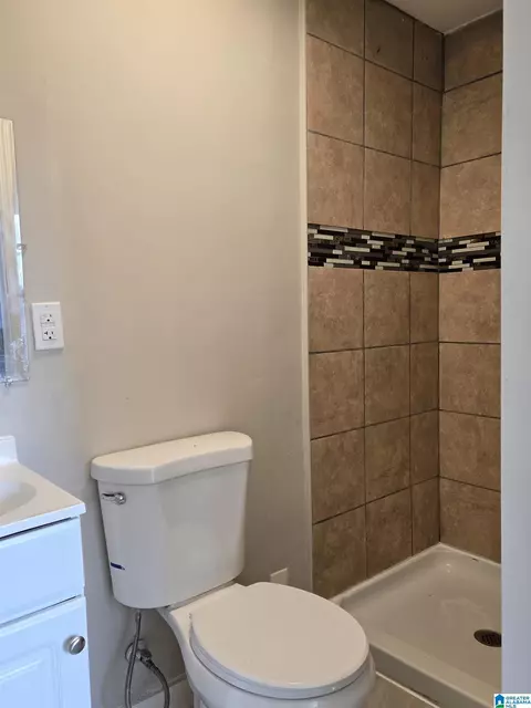 Bath - 112 Beck Dr, Warrior, AL 35180 photo 3 of 3